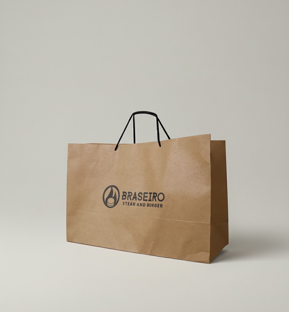 Sacola personalizada de papel kraft para delivery do Braseiro Steak and Burger.